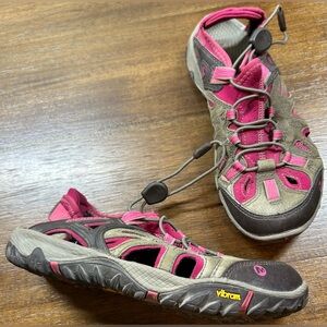 Merrell All Out Blaze Sieve Women’s Size 6.5 Brown Sugar Red Sandals